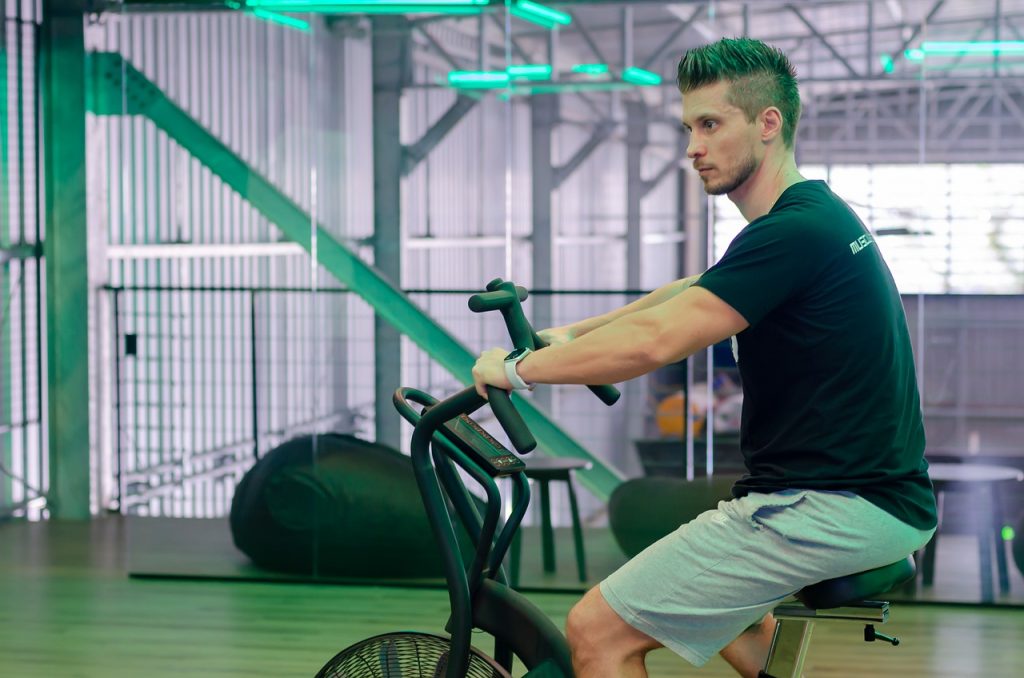 Exercise Bicycle Workout Gym - musculacaoMM2020 / Pixabay